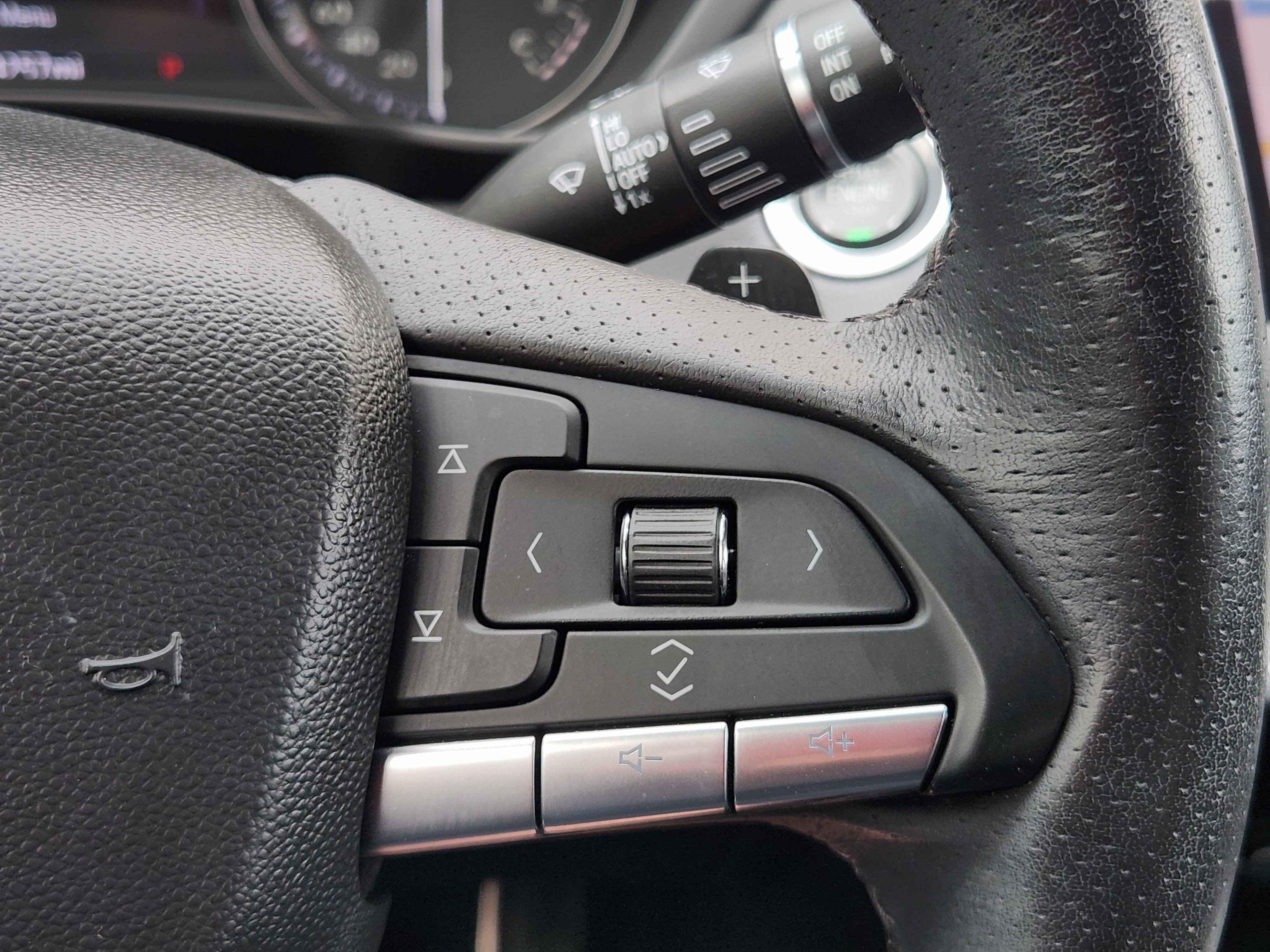 Used 2022 Cadillac XT4 Sport w/ Sun And Sound Package AWD/4WD image 32