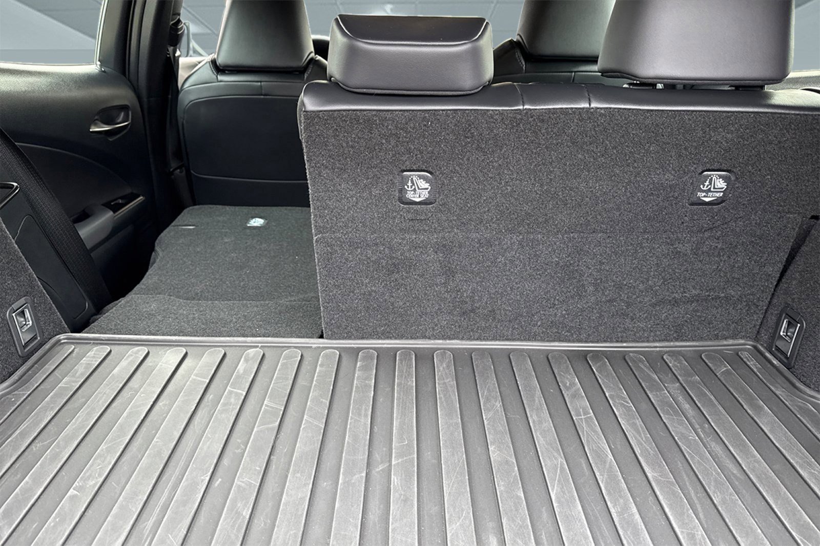 Certified 2025 Lexus UX 300h FWD w/ Accessory Package (Z2) image 32