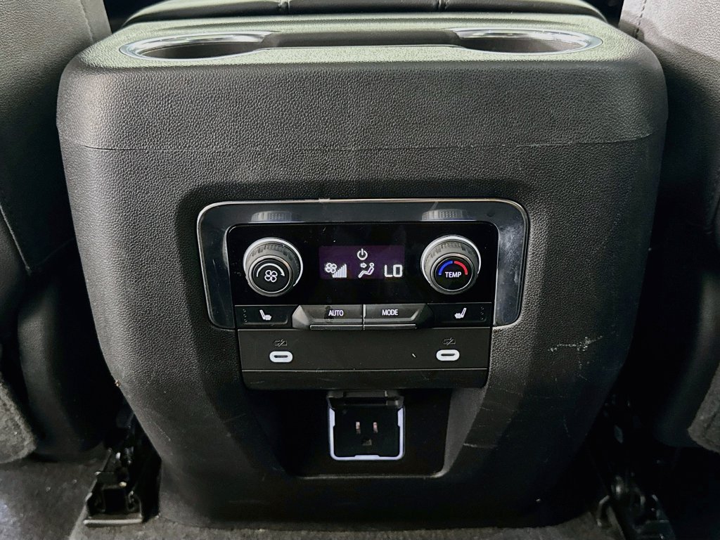 Used 2023 Chevrolet Tahoe Z71 w/ Luxury Package AWD/4WD image 27