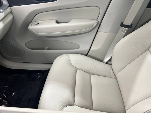 Used 2024 Volvo XC60 B5 Core w/ Protection Package Premier AWD/4WD image 16