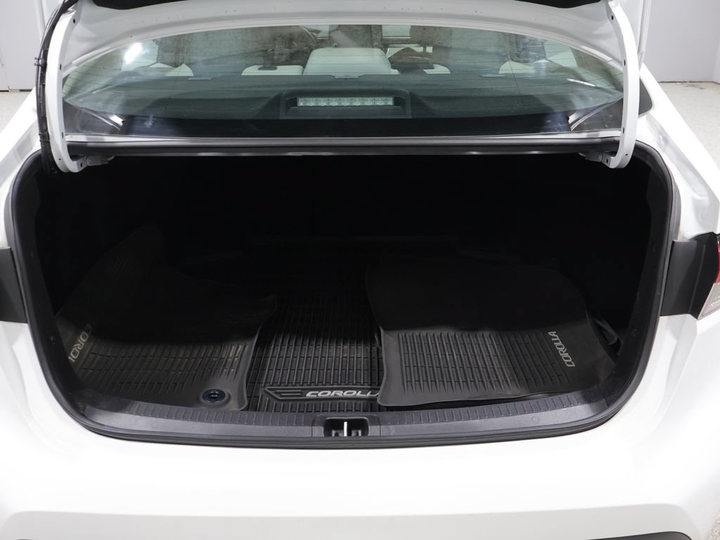 Used 2022 Toyota Corolla LE w/ Carpet Mat Package (TMS) FWD image 4