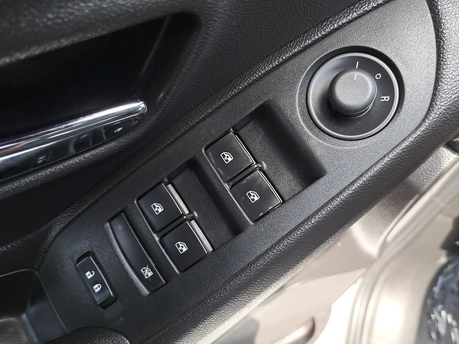 Used 2018 Chevrolet Trax LT w/ Redline Edition FWD image 27