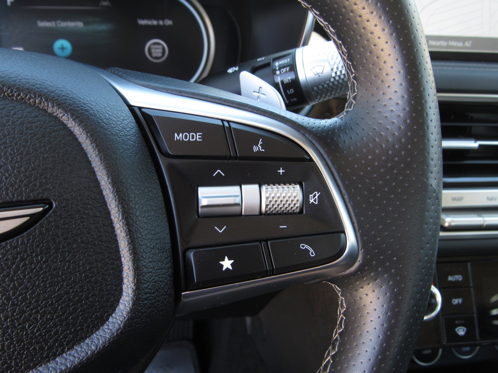 Used 2025 Genesis G70 2.5T image 23