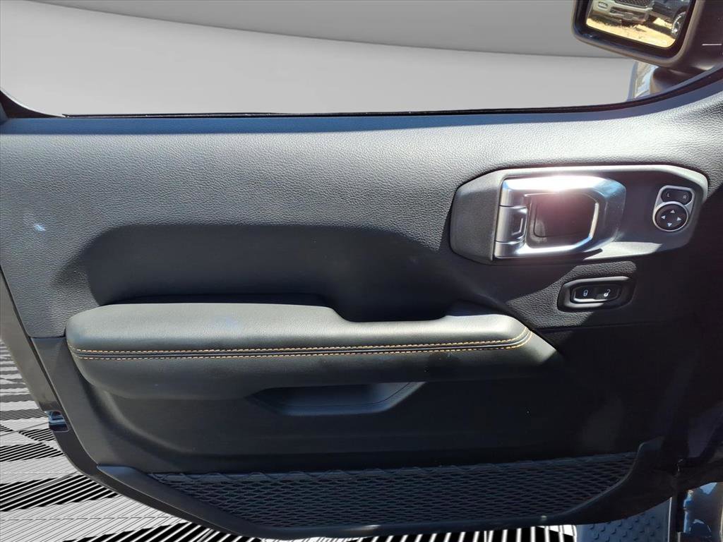 Used 2025 Jeep Wrangler Sahara image 16