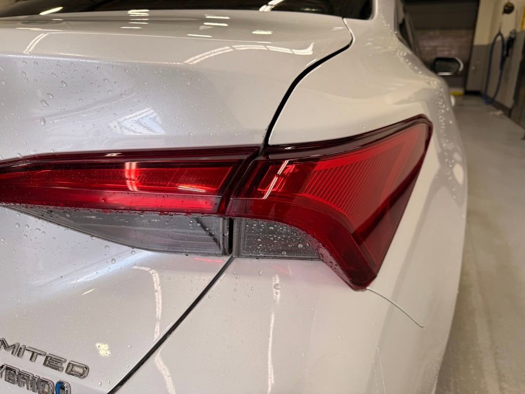Used 2019 Toyota Avalon Limited w/ All Weather Liner Package FWD image 5