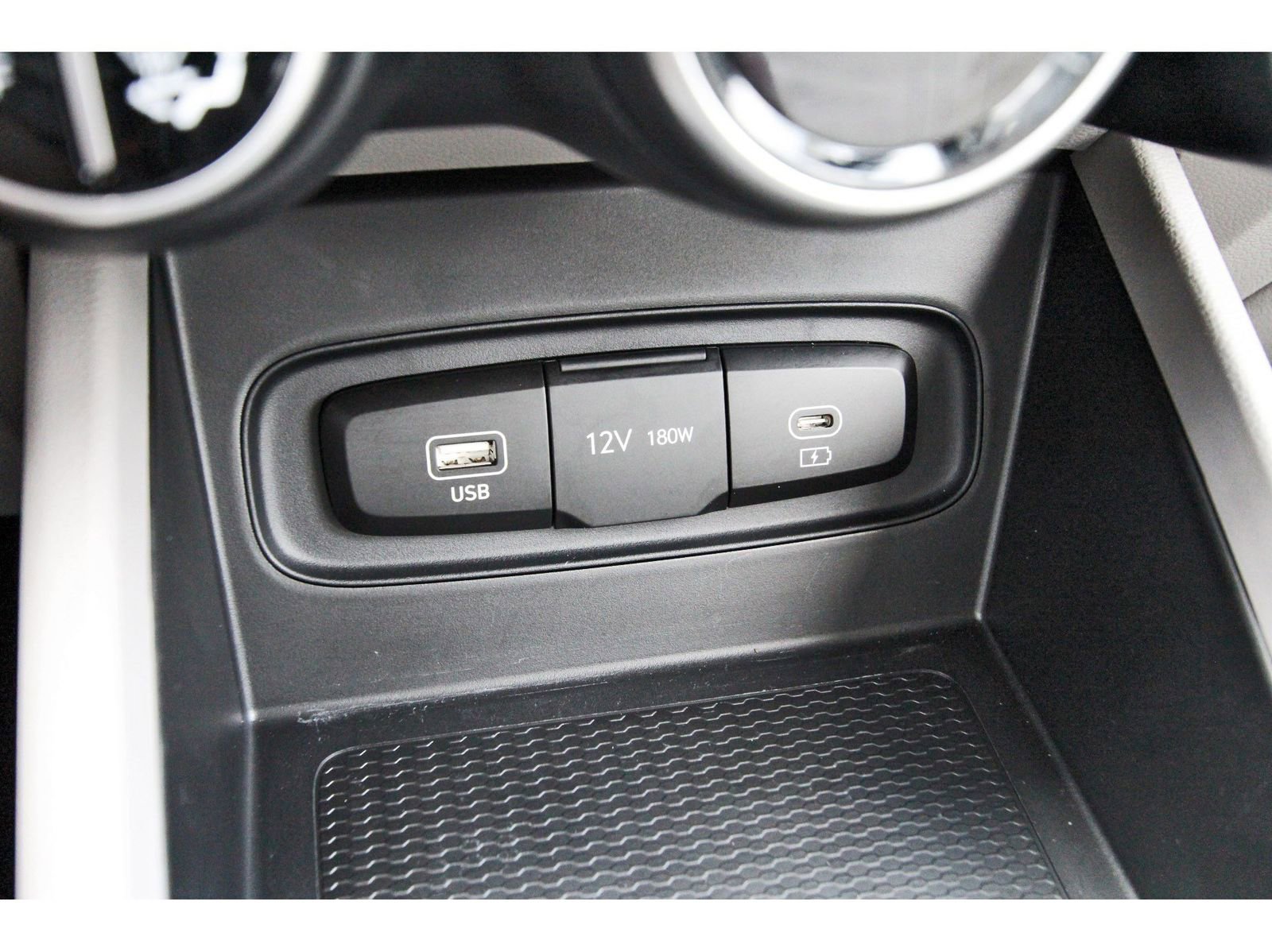 Used 2025 Hyundai Venue SEL FWD image 31