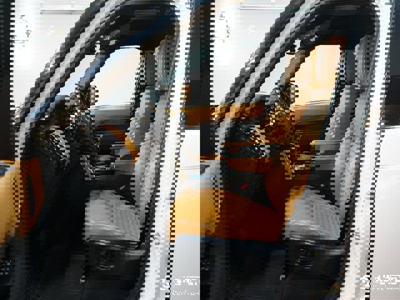 Used 2020 Land Rover Discovery HSE Luxury image 16