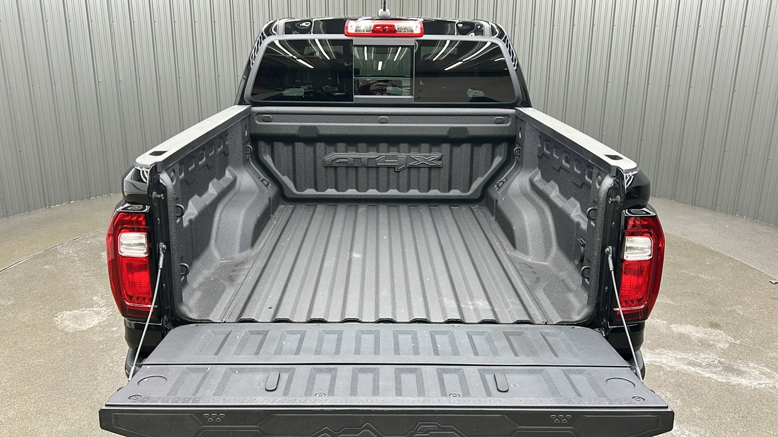 Used 2024 GMC Canyon AT4X image 17