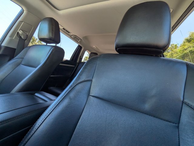 Used 2017 Toyota Highlander XLE image 16