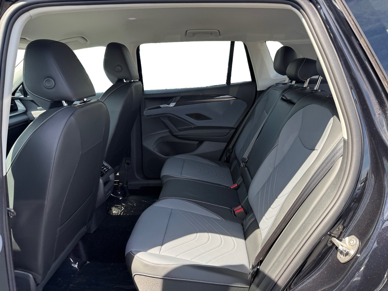 New 2026 Volkswagen Tiguan SE FWD image 16