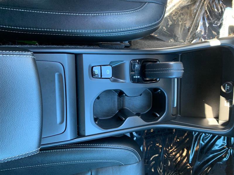 Used 2019 Volvo XC40 T5 Momentum image 24