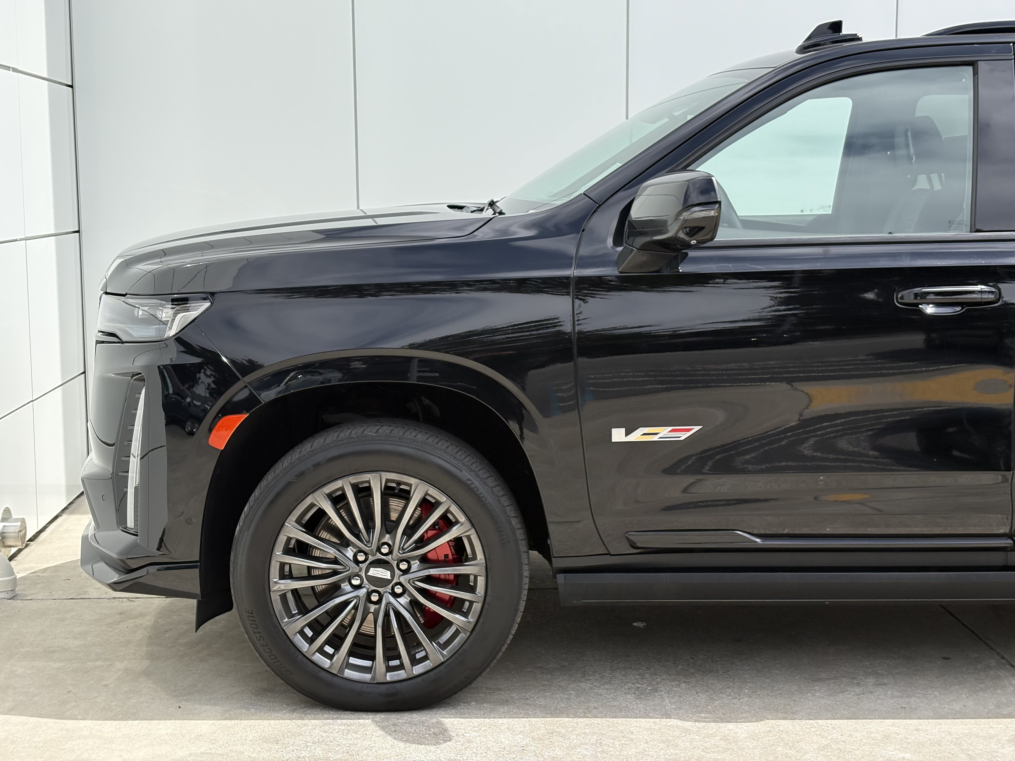 Certified 2023 Cadillac Escalade ESV V AWD/4WD image 5