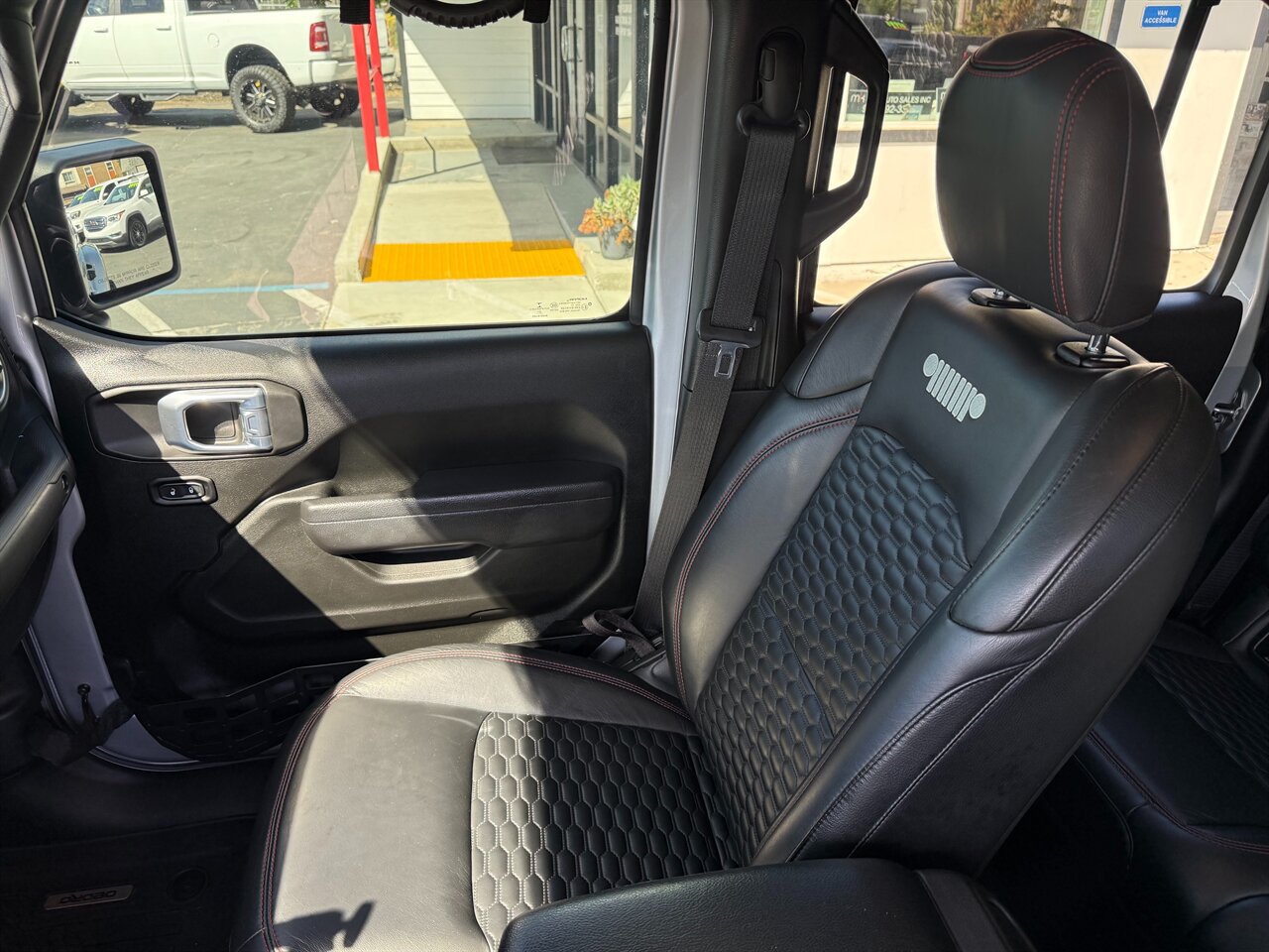 Used 2022 Jeep Gladiator Rubicon w/ Cold Weather Group AWD/4WD image 14