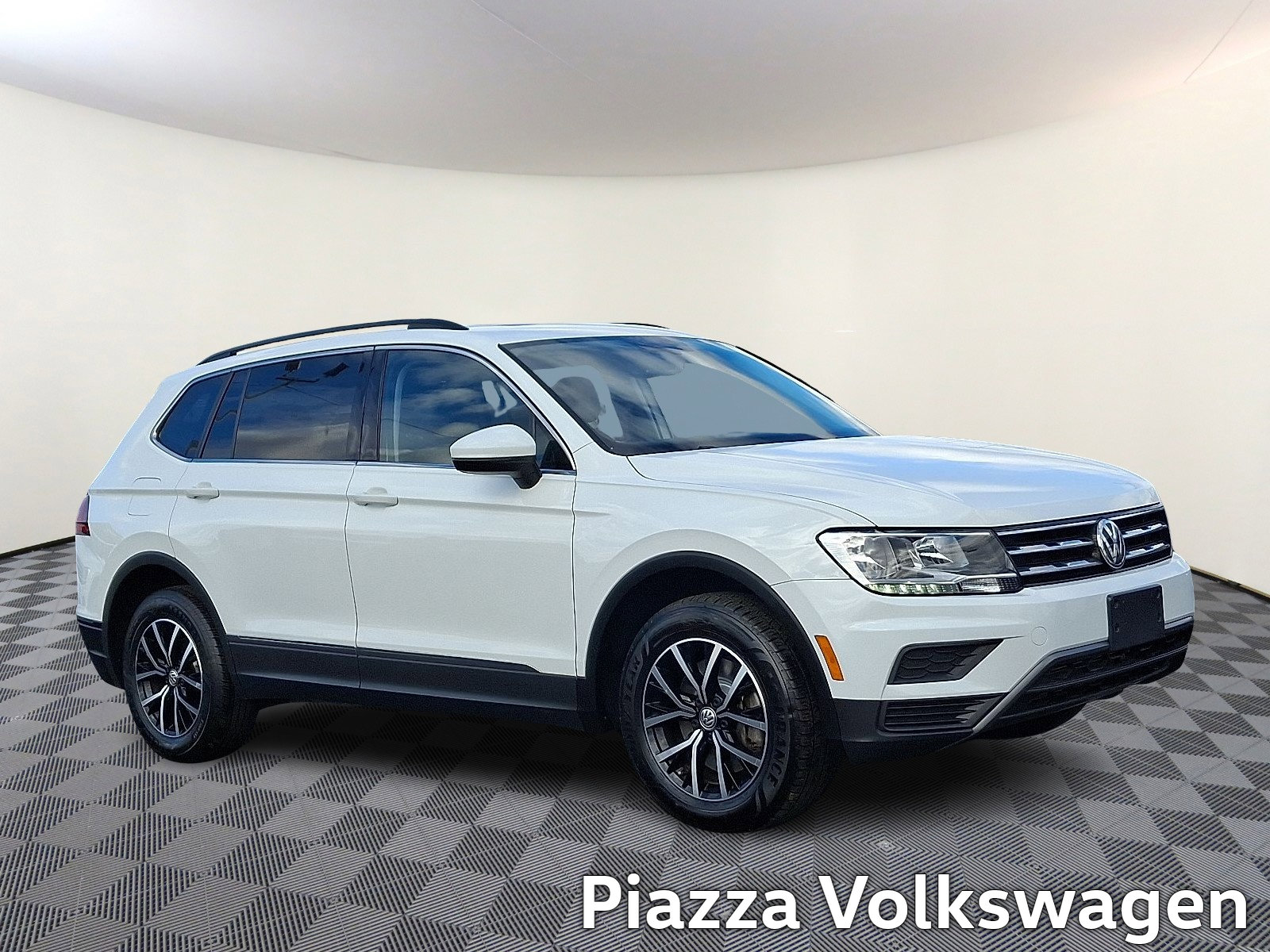Certified 2021 Volkswagen Tiguan SE w/ Panoramic Sunroof Package image 1