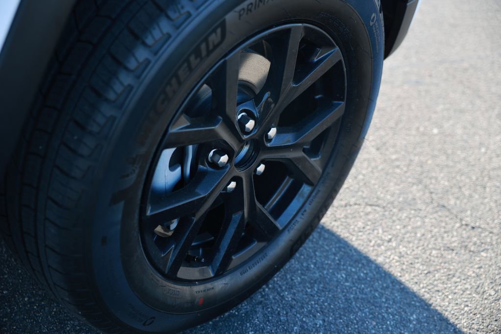 New 2026 Jeep Grand Cherokee Altitude RWD image 9