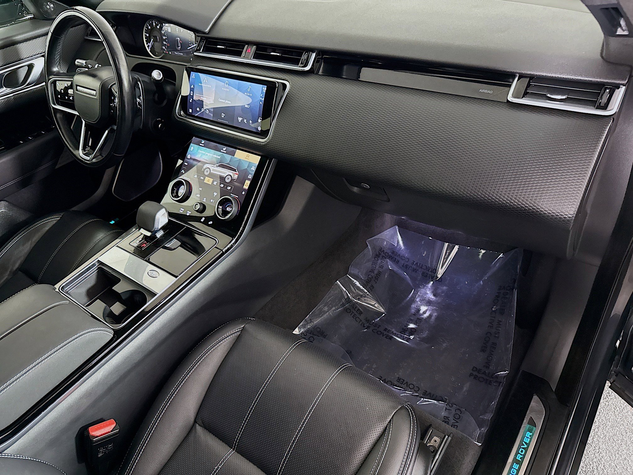 Used 2022 Land Rover Range Rover Velar R-Dynamic S image 30