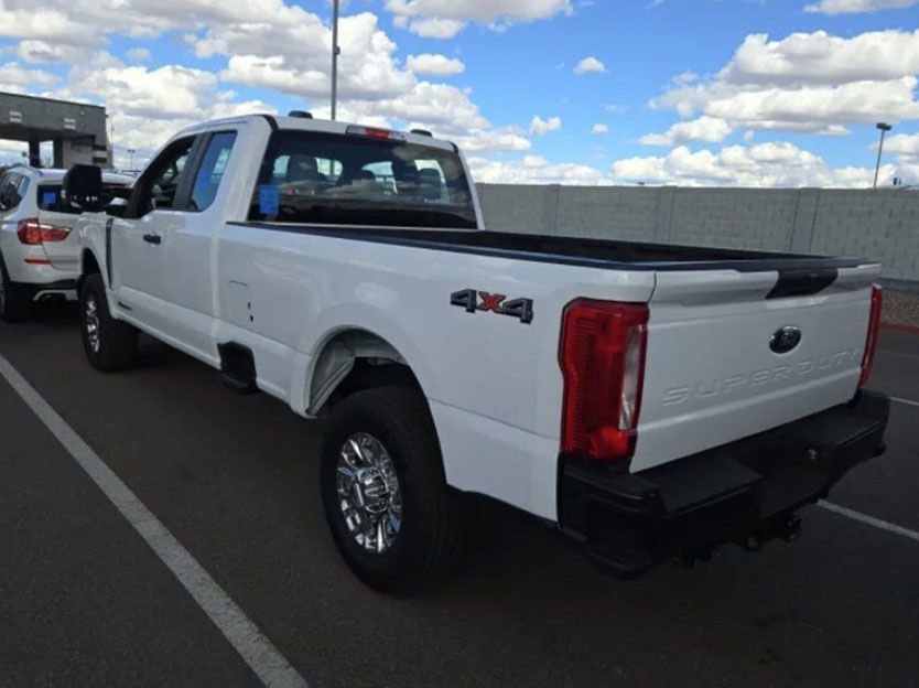 Used 2023 Ford F250 XL image 2