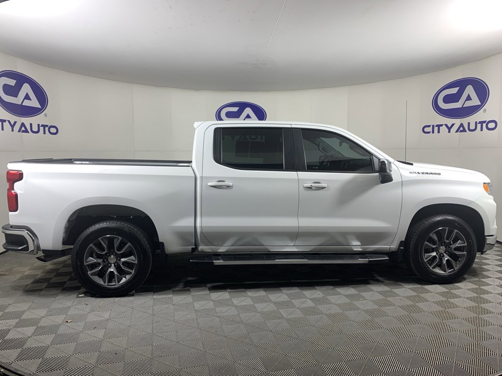 Used 2022 Chevrolet Silverado 1500 LT image 2