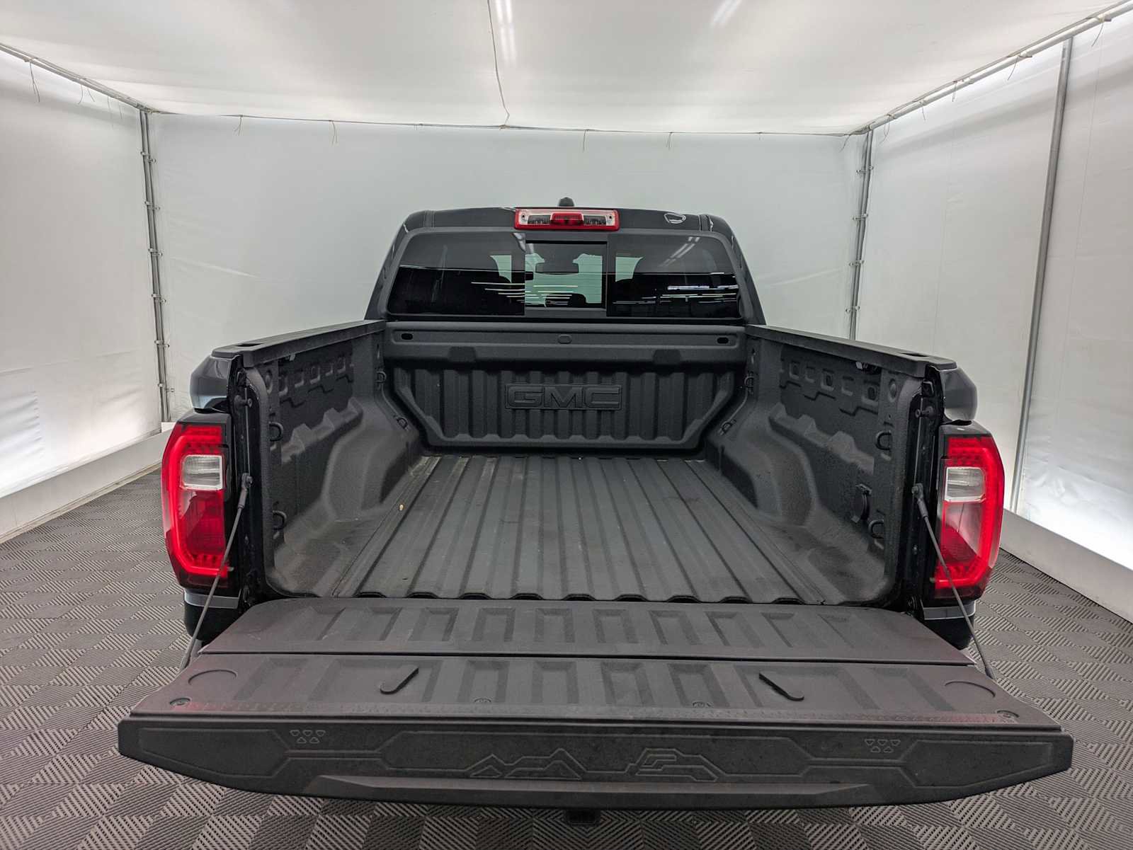 Used 2025 GMC Canyon Denali w/ LPO, Denali Black Edition AWD/4WD image 32
