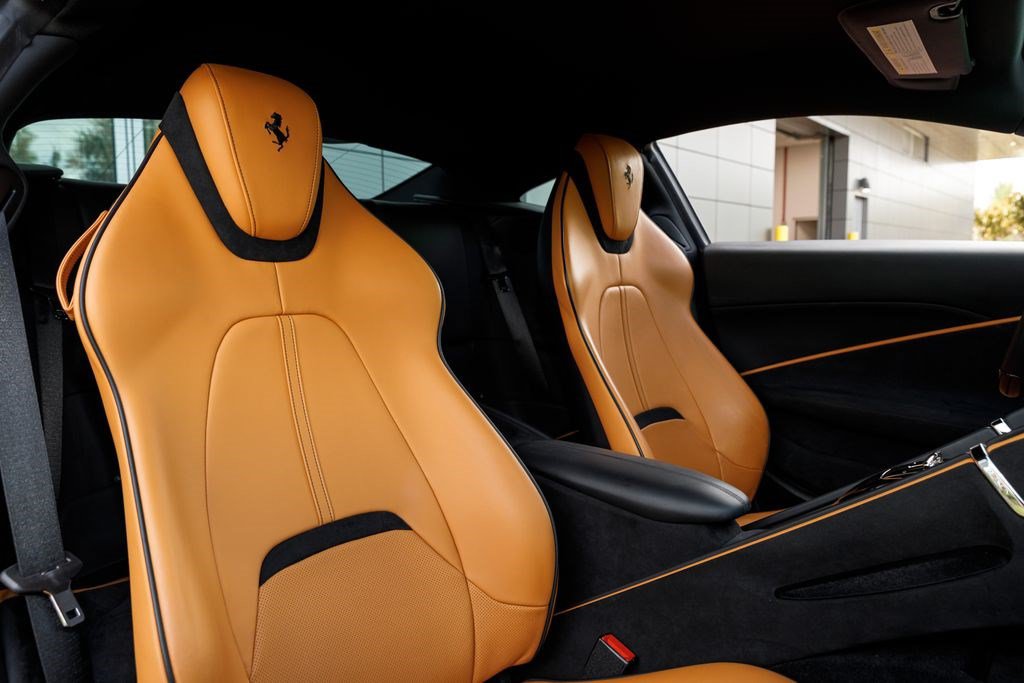 Used 2022 Ferrari Roma RWD image 13