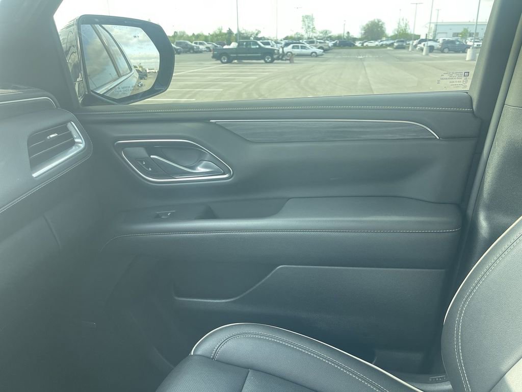 Used 2024 GMC Yukon SLT w/ SLT Luxury Package image 21