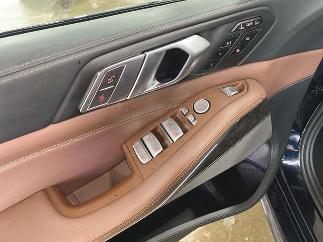 Used 2020 BMW X7 M50i image 23