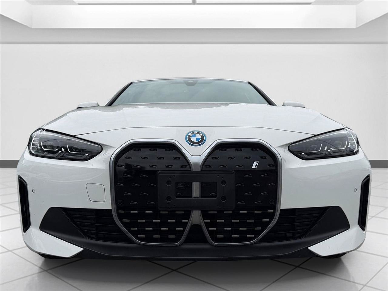 Used 2023 BMW i4 eDrive35 w/ Premium Package RWD image 8