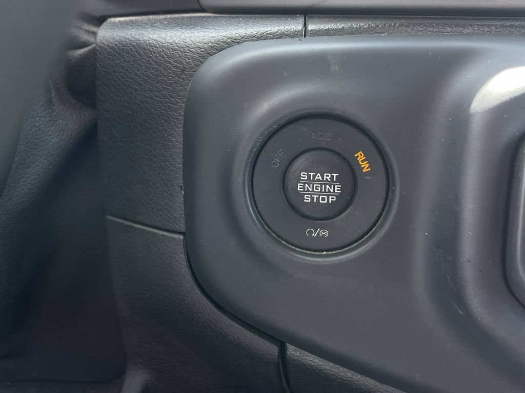 Used 2018 Jeep Wrangler Unlimited Sahara AWD/4WD image 16