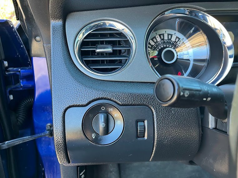 Used 2013 Ford Mustang GT Premium w/ Comfort Pkg image 11