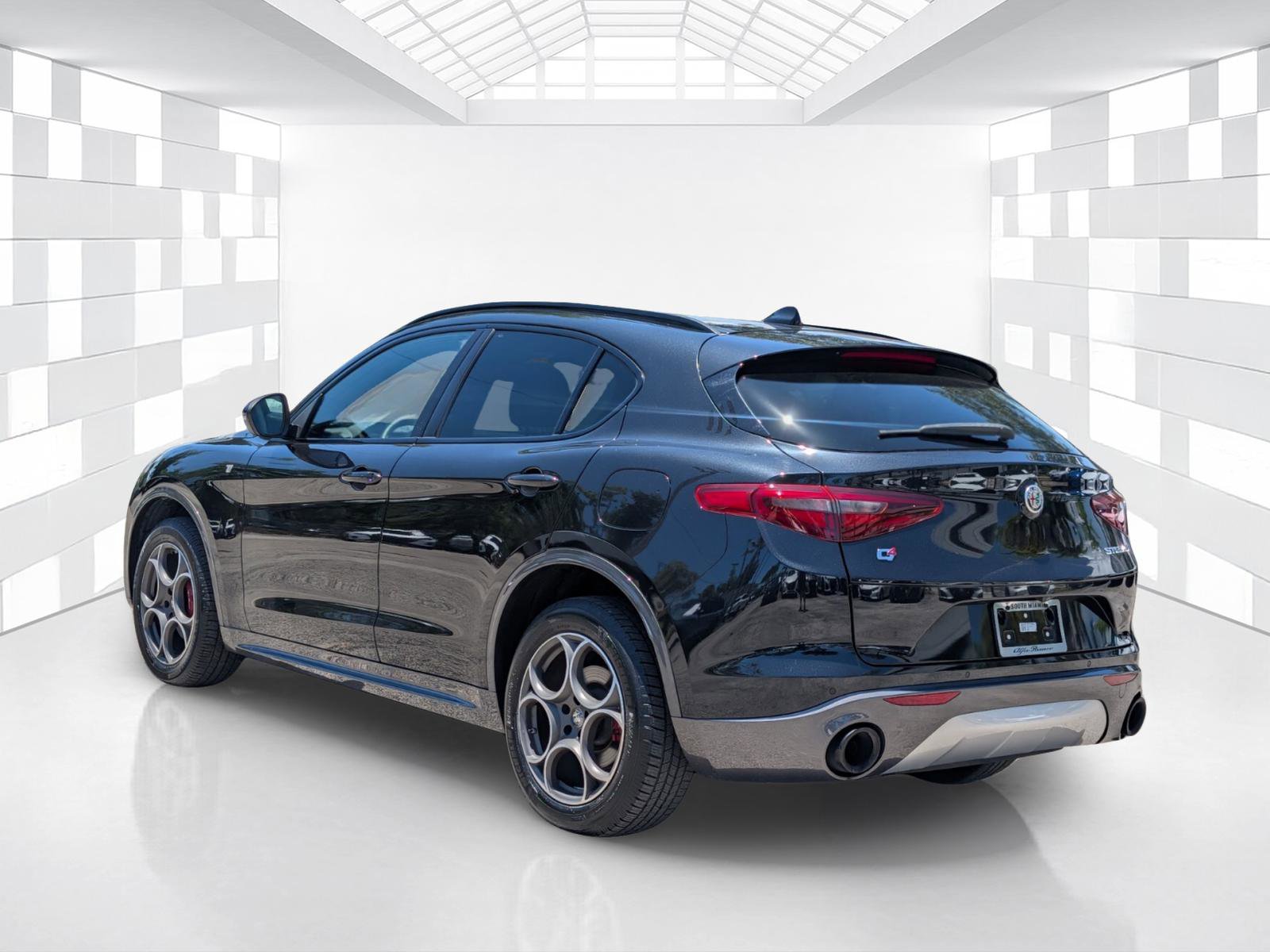 Used 2022 Alfa Romeo Stelvio Ti w/ Active Assist Plus Package AWD/4WD image 5