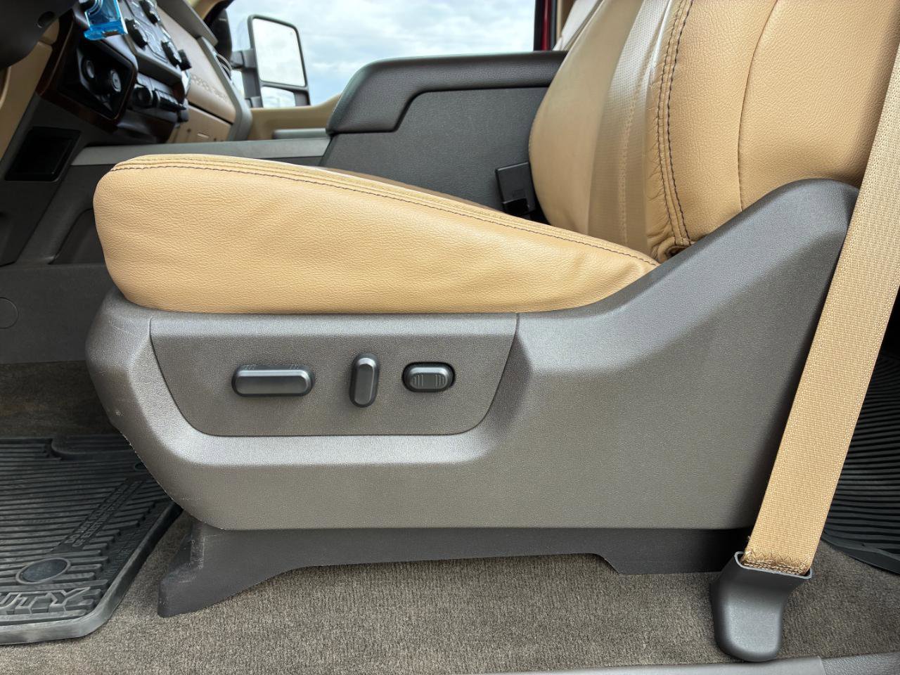 Used 2015 Ford F350 Lariat w/ Lariat Ultimate Package image 17