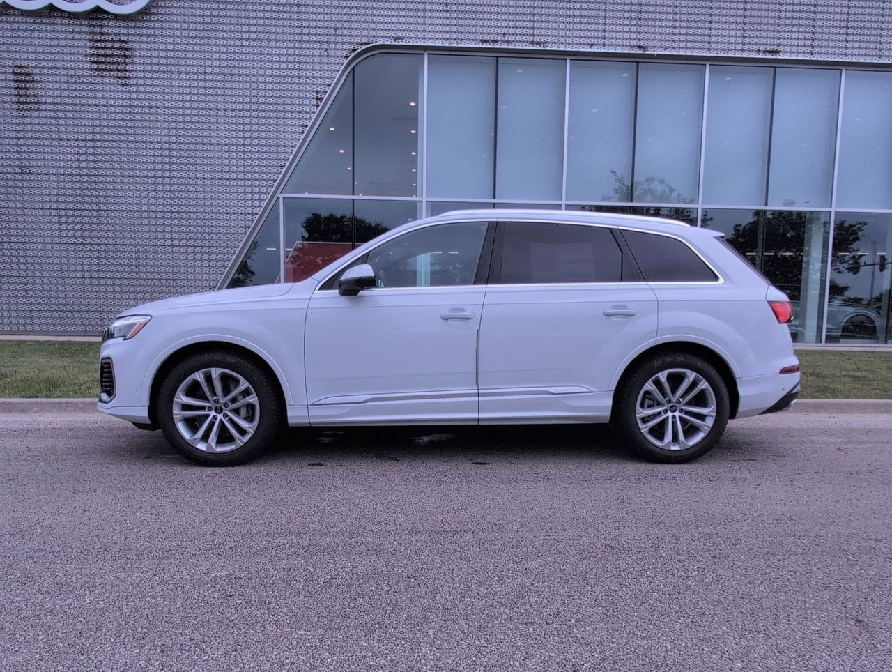 New 2025 Audi Q7 3.0T Prestige image 30