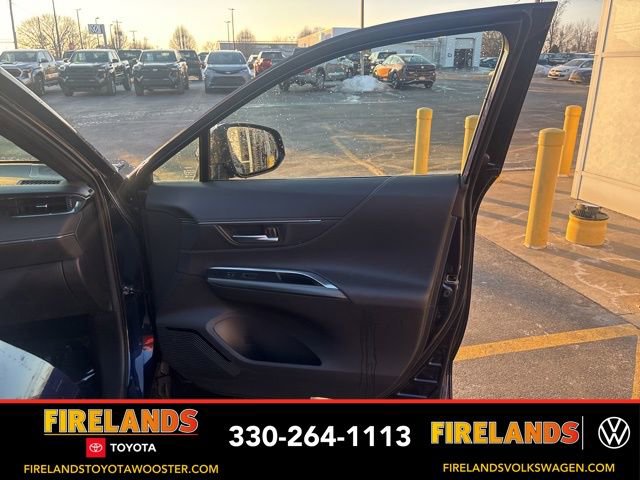 Used 2023 Toyota Venza Limited image 31