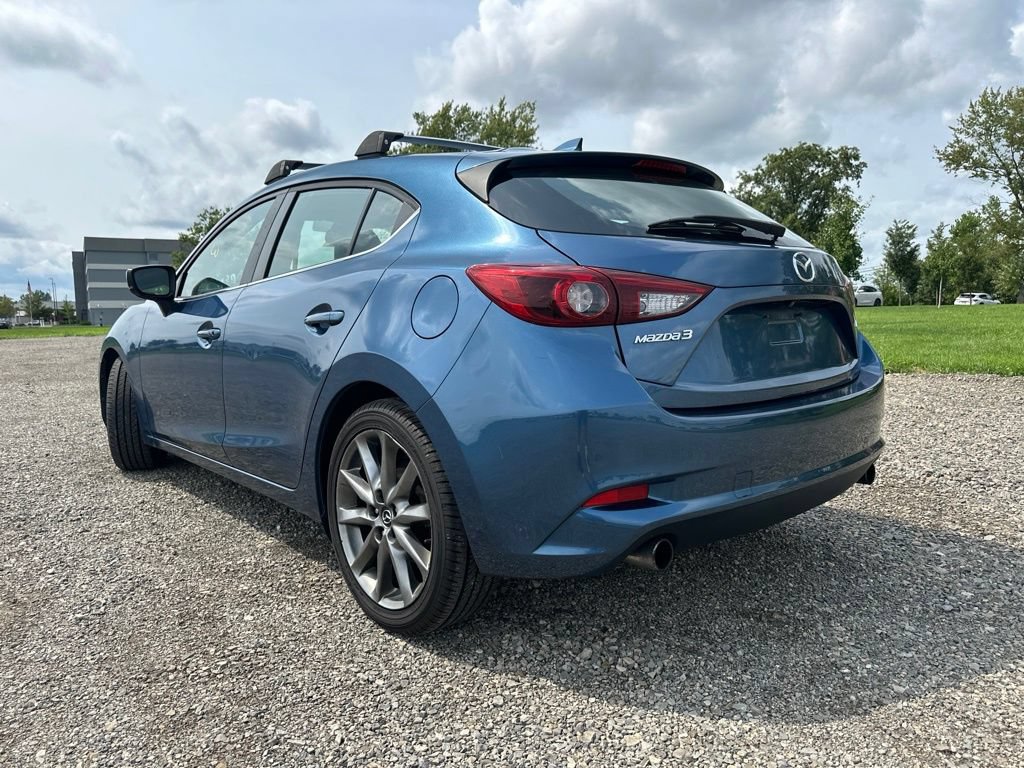 Used 2018 MAZDA MAZDA3 Grand Touring w/ Premium Equipment Package FWD image 9