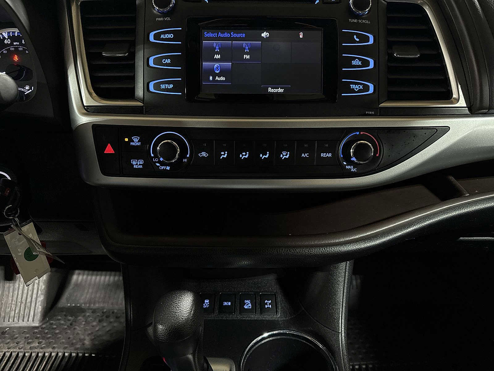 Used 2019 Toyota Highlander LE AWD/4WD image 22