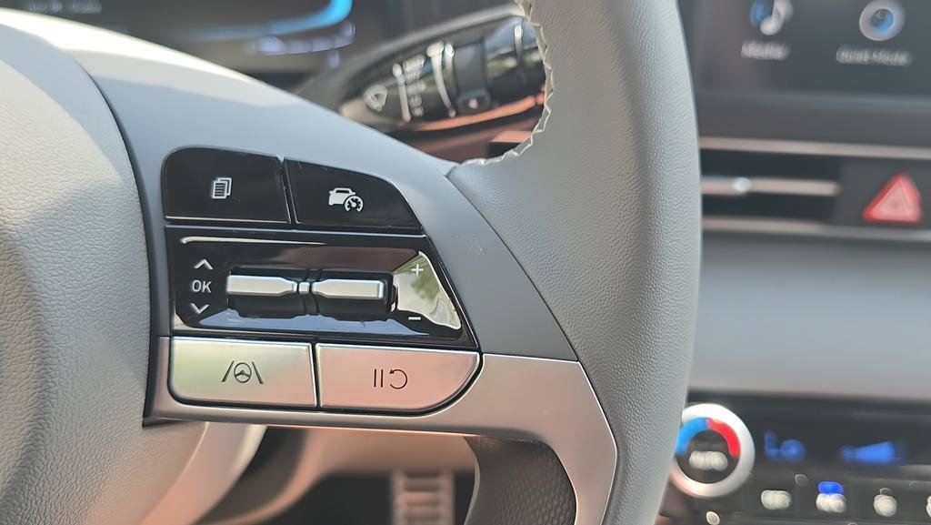 New 2026 Hyundai Elantra Sport FWD image 25
