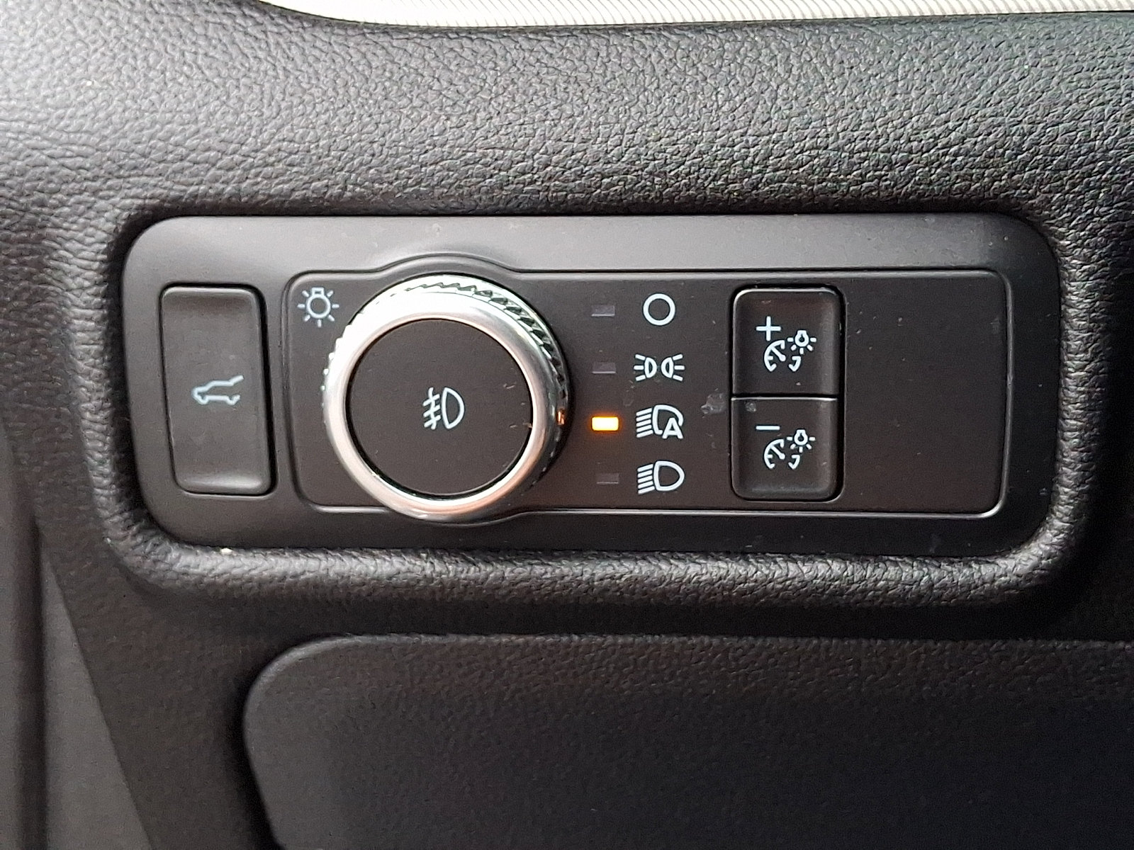 Used 2022 Ford Explorer XLT w/ Equipment Group 202A AWD/4WD image 23