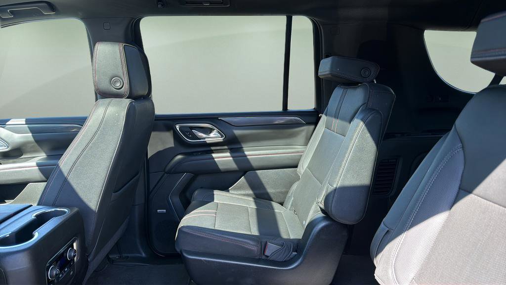 Used 2023 Chevrolet Suburban RST w/ Luxury Package image 16