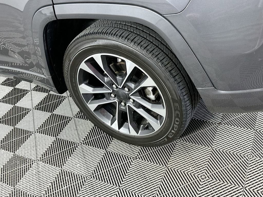 Certified 2025 Jeep Grand Cherokee Overland w/ Luxury Tech Group IV image 44