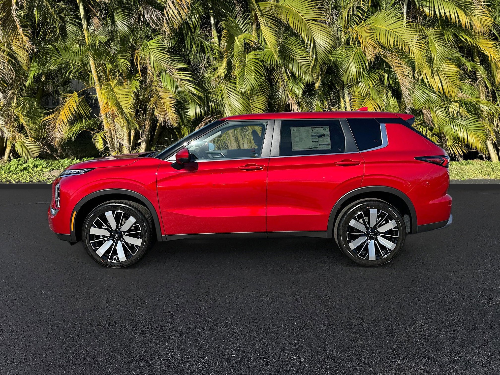 New 2025 Mitsubishi Outlander SE image 2