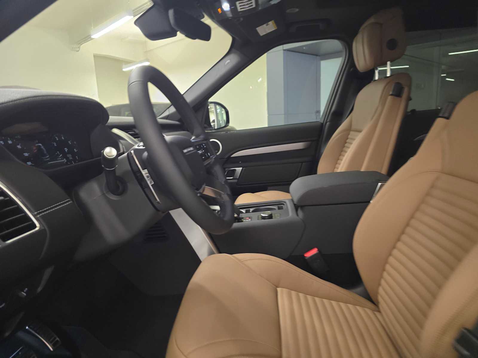 New 2025 Land Rover Discovery Dynamic SE image 20