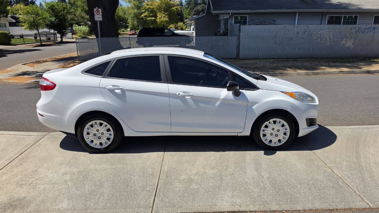 Used 2015 Ford Fiesta S FWD image 4