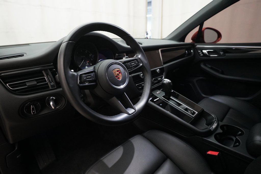 Used 2023 Porsche Macan image 4