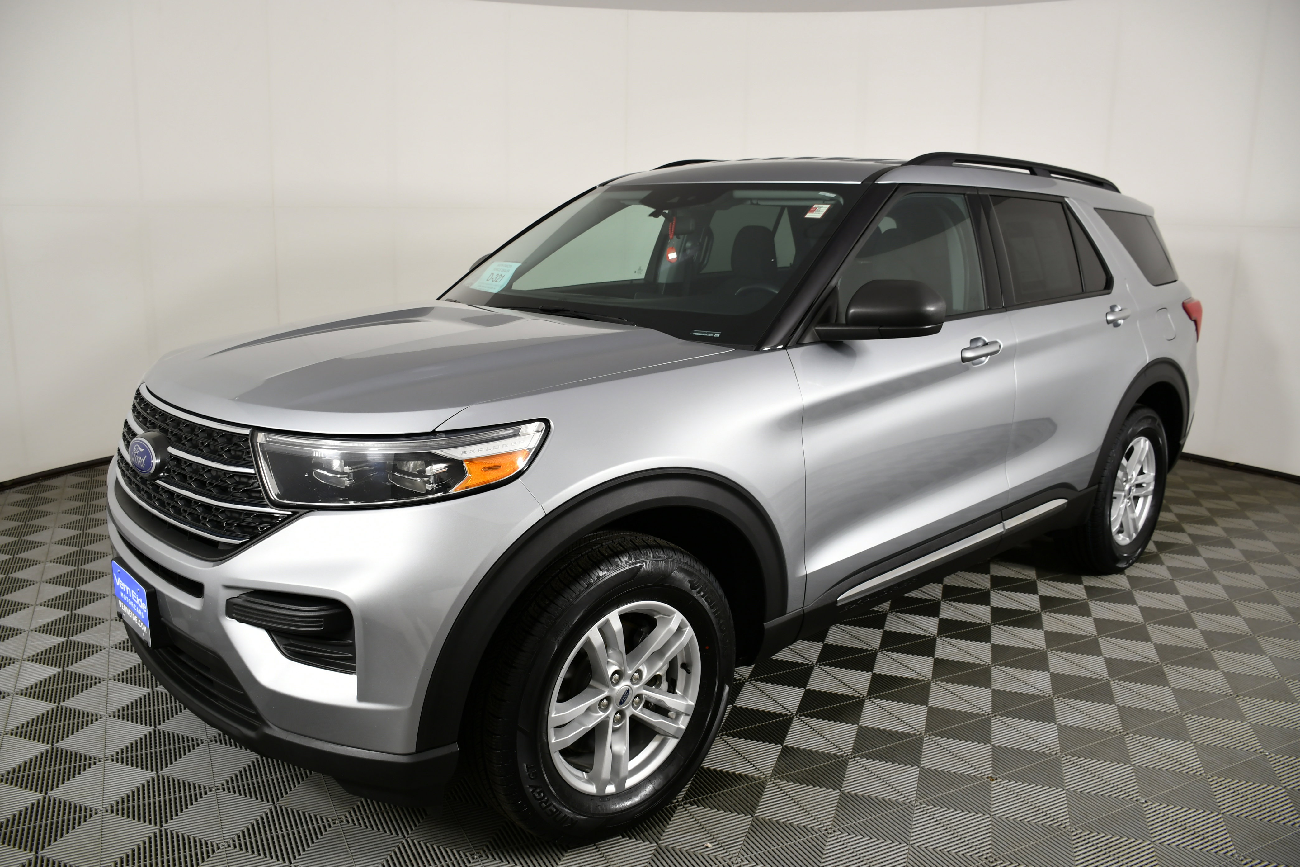 Used 2023 Ford Explorer XLT image 10