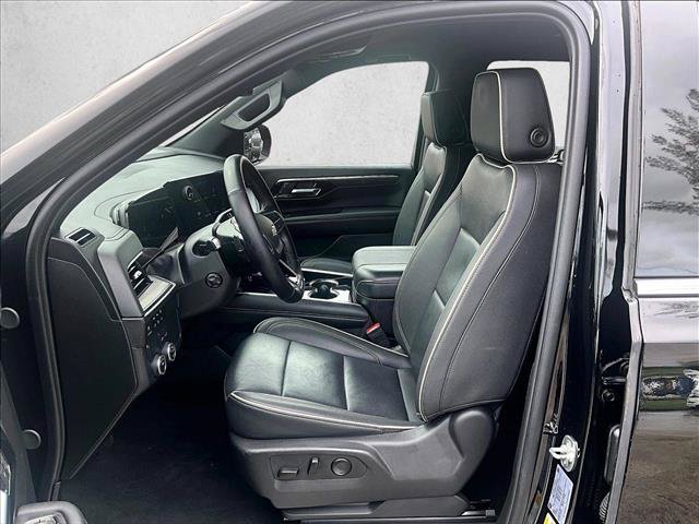Used 2025 Chevrolet Suburban Premier RWD image 27