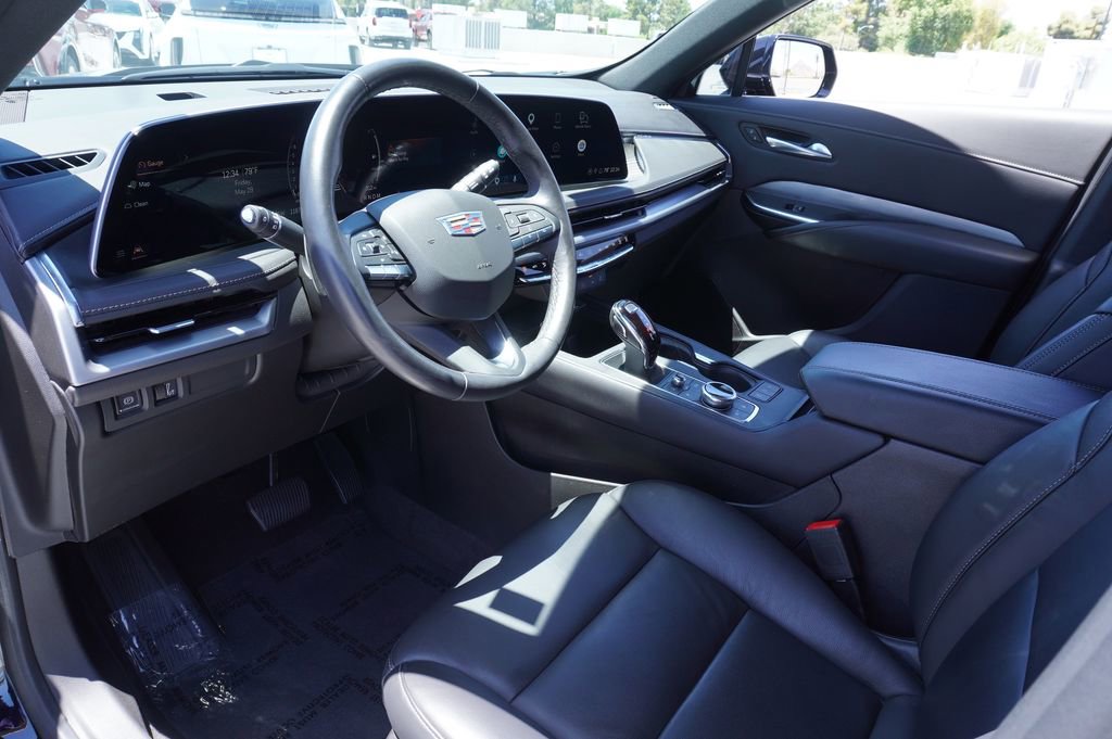 Used 2024 Cadillac XT4 Premium Luxury w/ Cold Weather Package FWD image 17