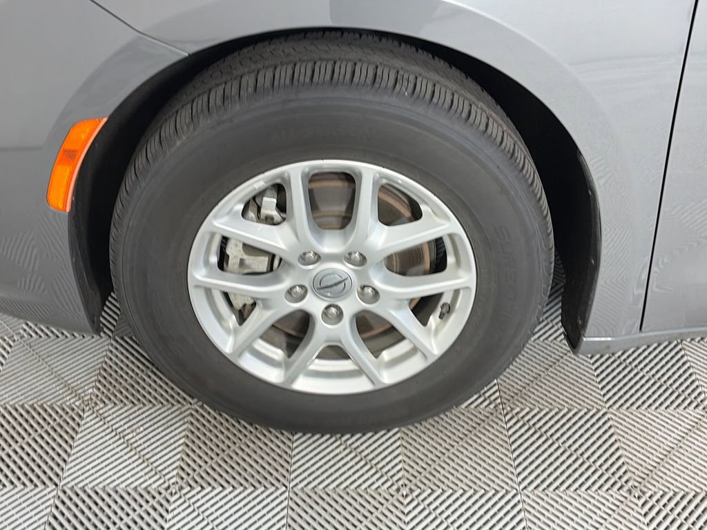 Used 2022 Chrysler Pacifica Touring-L FWD image 8