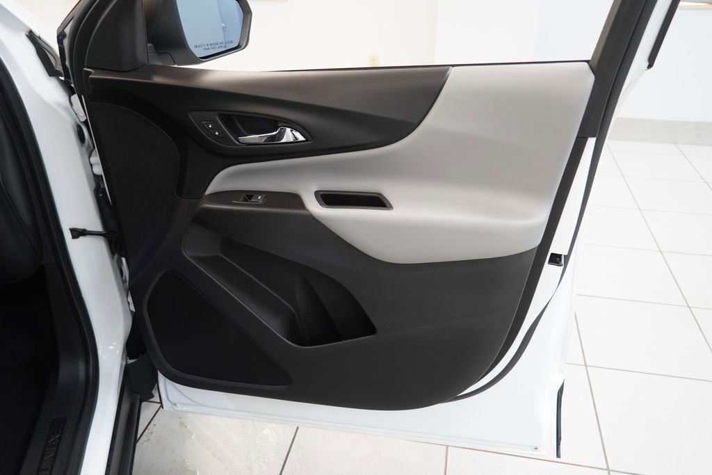 Used 2018 Chevrolet Equinox LS w/ LPO, Blackout Package FWD image 27