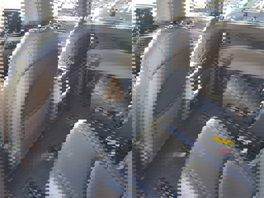 Used 2025 Kia Carnival EX image 21