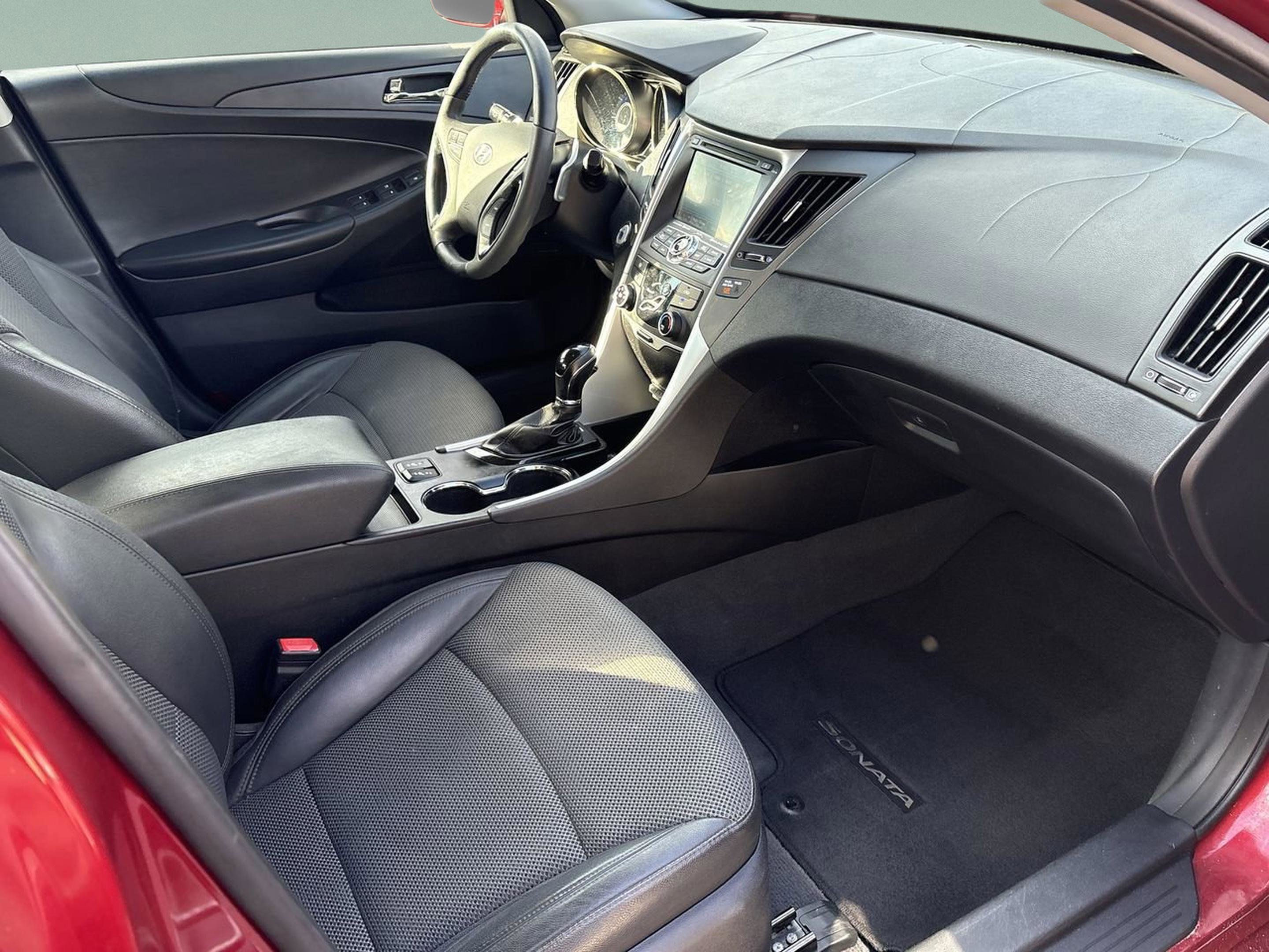 Used 2013 Hyundai Sonata SE w/ Navigation & Sunroof Pkg image 19